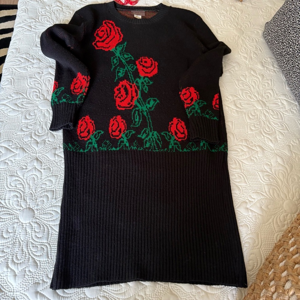 Chic Black Dress with Red Rose Design - Picture 8 of 9